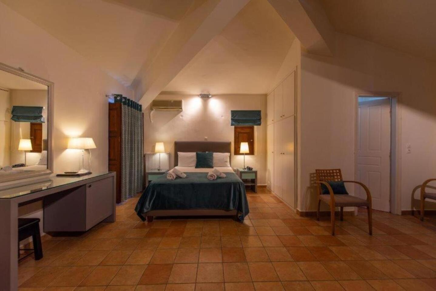 Kastro Maini Hotel Ареополис Екстериор снимка