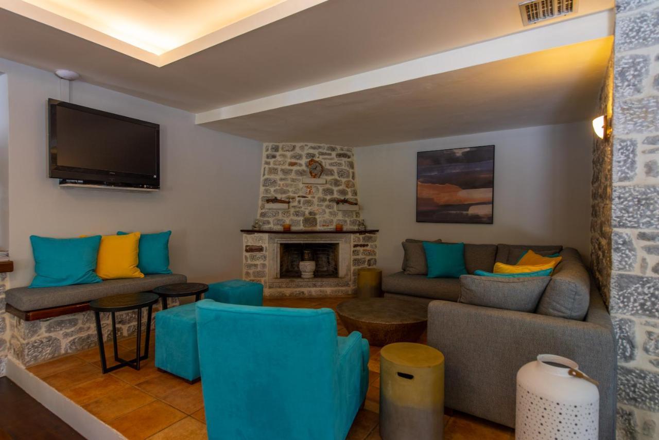 Kastro Maini Hotel Ареополис Екстериор снимка