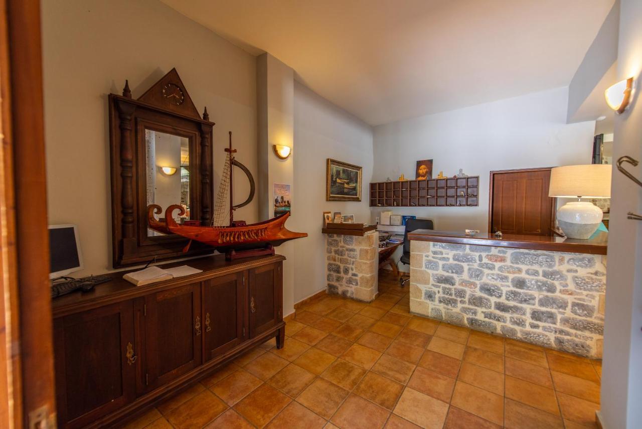 Kastro Maini Hotel Ареополис Екстериор снимка