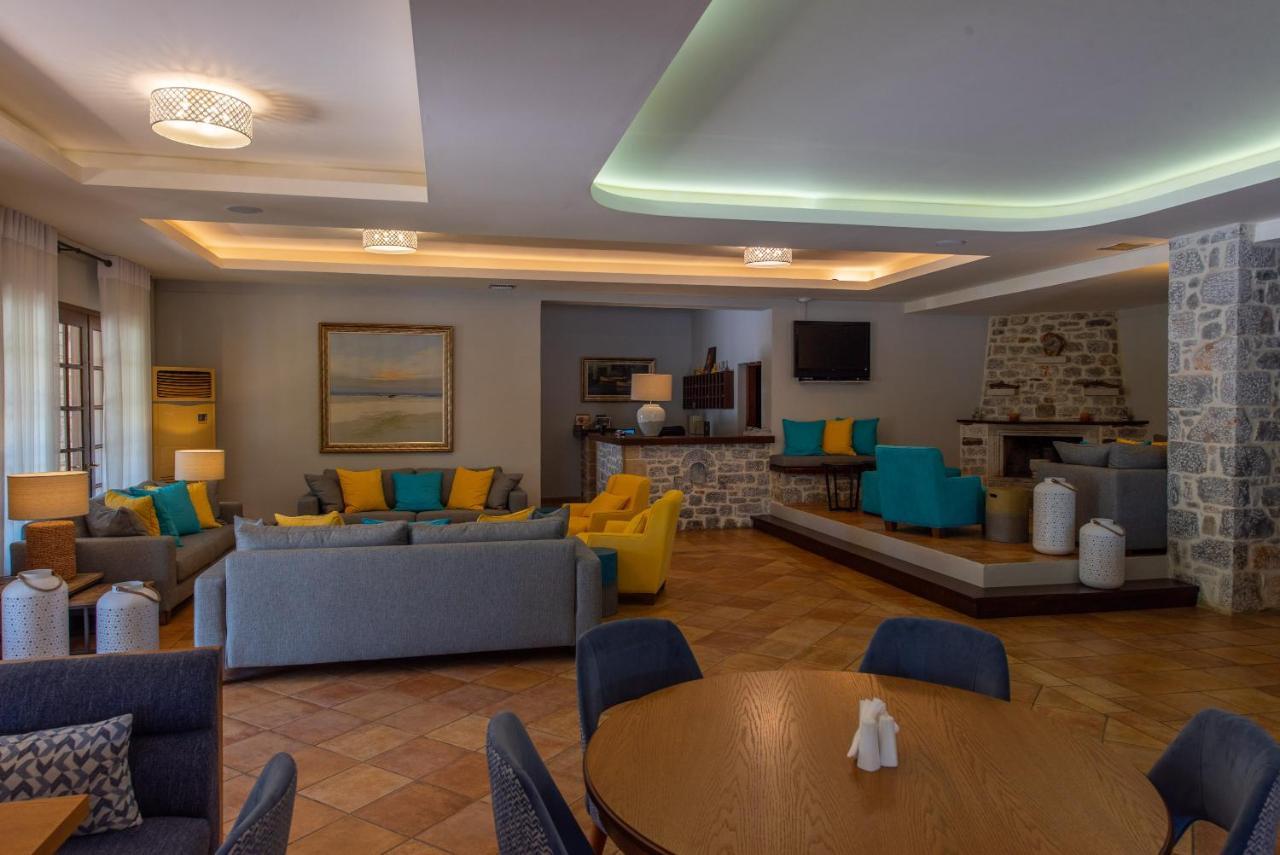 Kastro Maini Hotel Ареополис Екстериор снимка